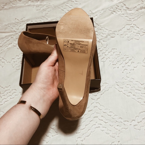 Forever 21 Nude Heels - Picture 4 of 4